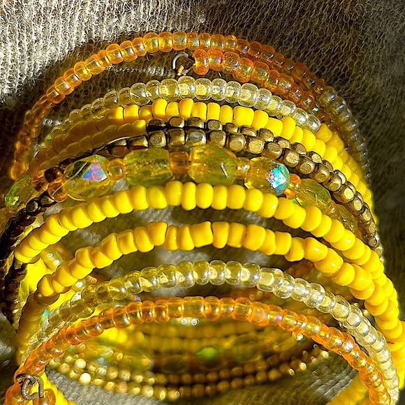 Yellow, peach and clear multi layer beaded bracelet!Jewelry Discount in Listing! - Picture 3 of 9